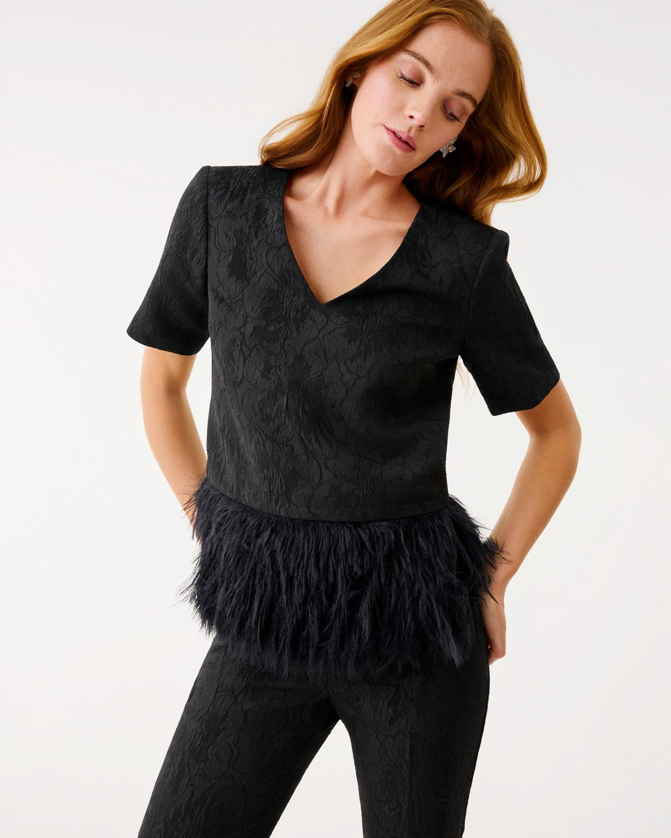 Rylan V-Neckeck Top Noir Exploded Flower Stretch Jacquard